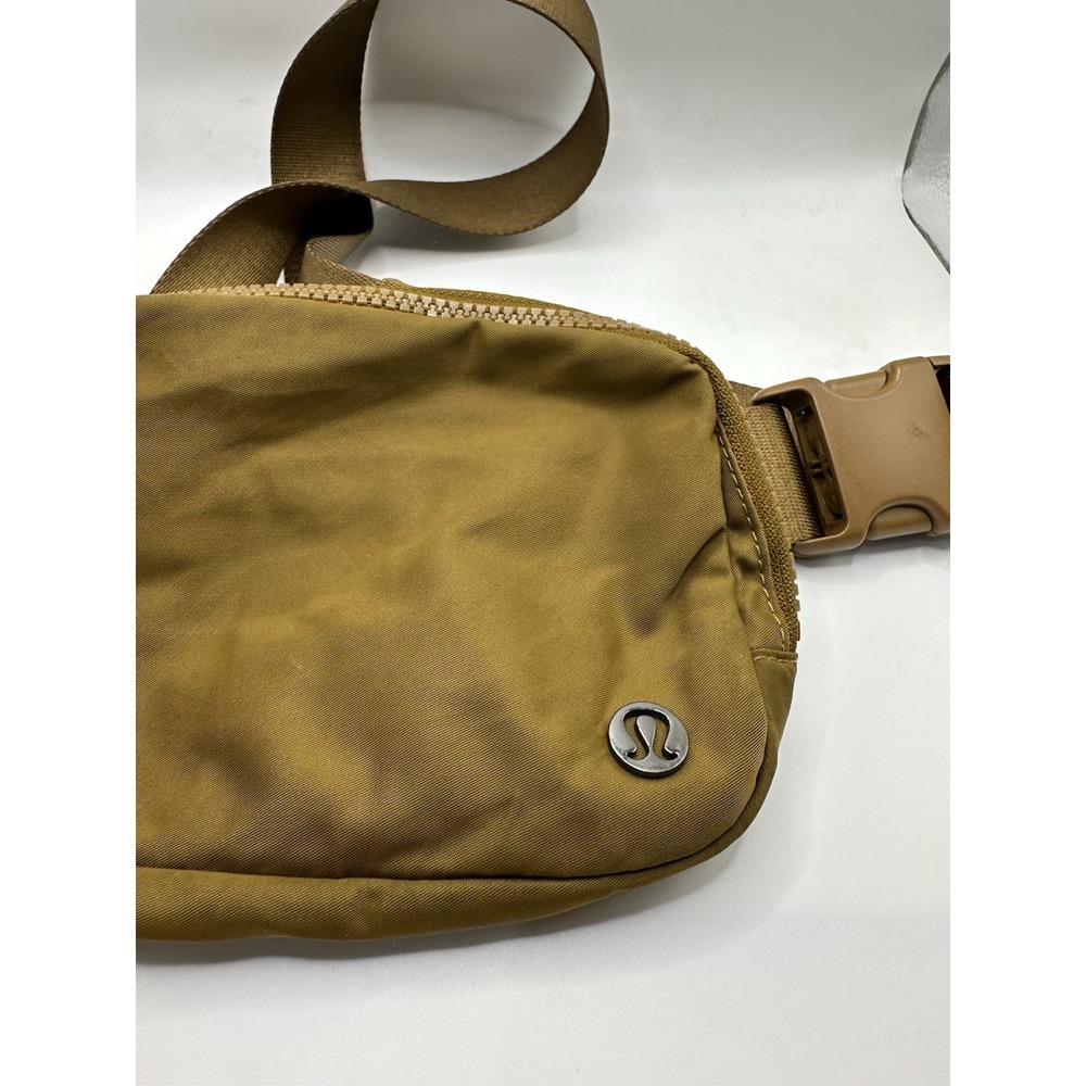 lululemon Everywhere Belt Bag 1L Burnt Caramel - Picture 2 of 7